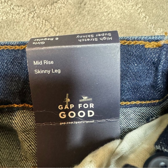 NWT GAP Denim Girls Jeans - Size 6 Regular - High Stretch, Super Skinny Fit - Picture 3 of 4